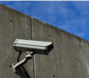 מצלמות אבטחה במתחם האחסון